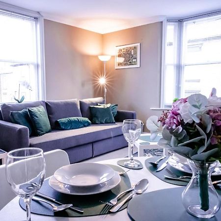 Lord Street - 2 Beautiful Apartments - Sleep Up To 14 Guests - By Rework Accommodation Честер Экстерьер фото