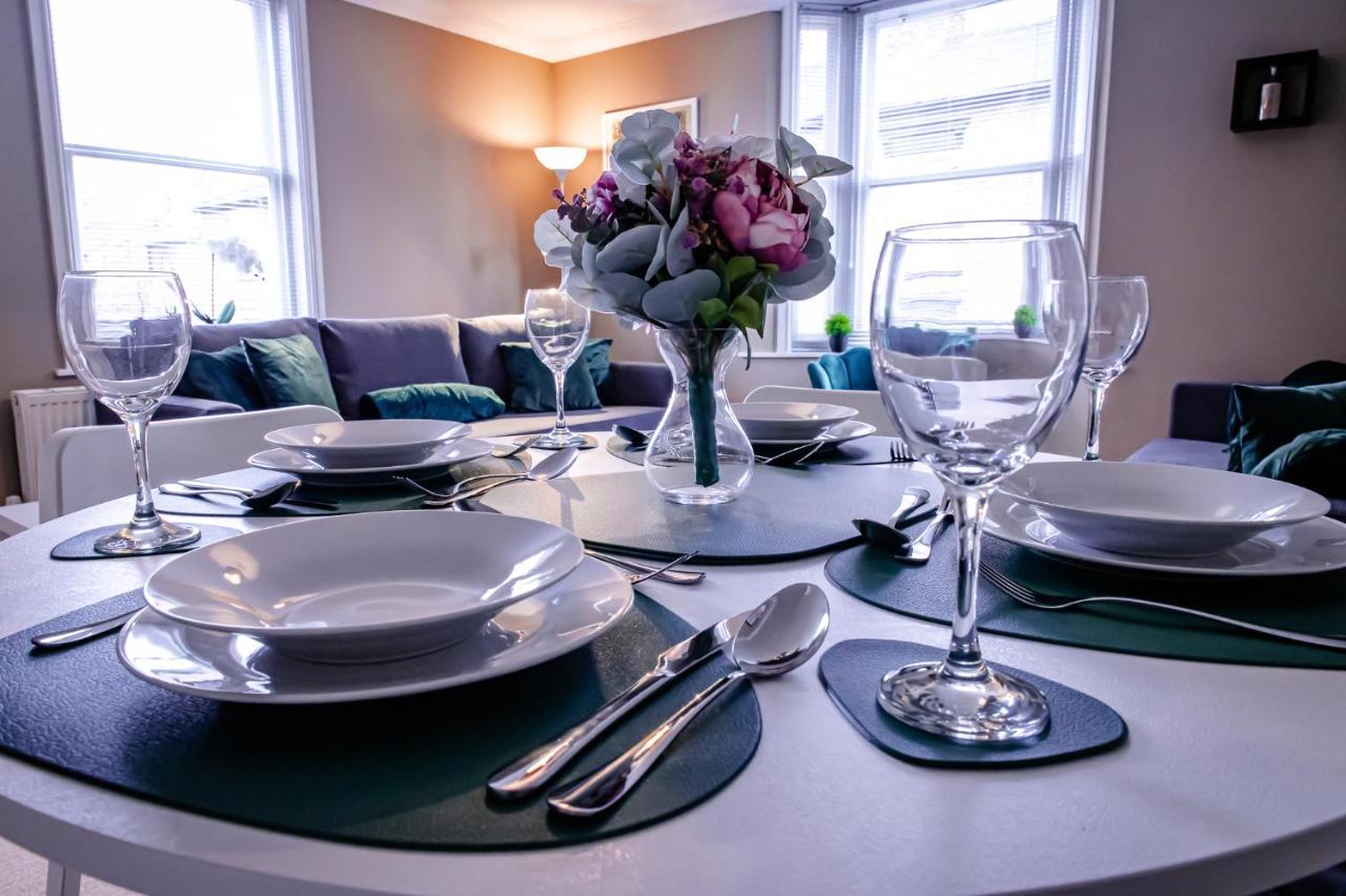 Lord Street - 2 Beautiful Apartments - Sleep Up To 14 Guests - By Rework Accommodation Честер Экстерьер фото