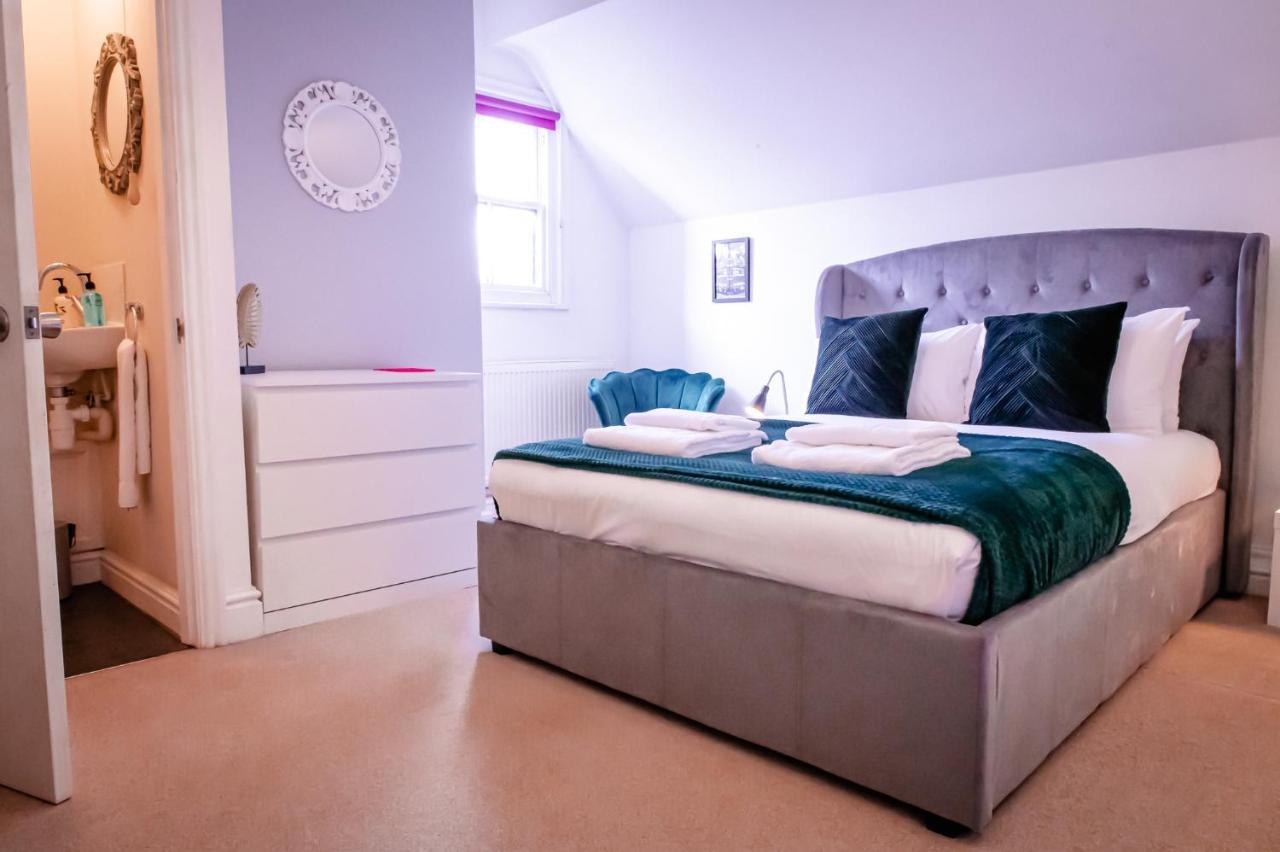 Lord Street - 2 Beautiful Apartments - Sleep Up To 14 Guests - By Rework Accommodation Честер Экстерьер фото