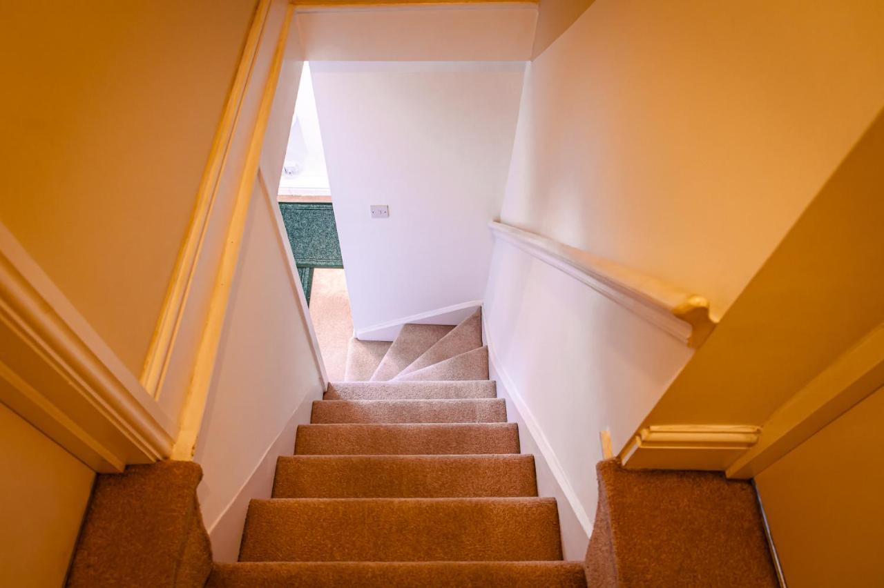 Lord Street - 2 Beautiful Apartments - Sleep Up To 14 Guests - By Rework Accommodation Честер Экстерьер фото