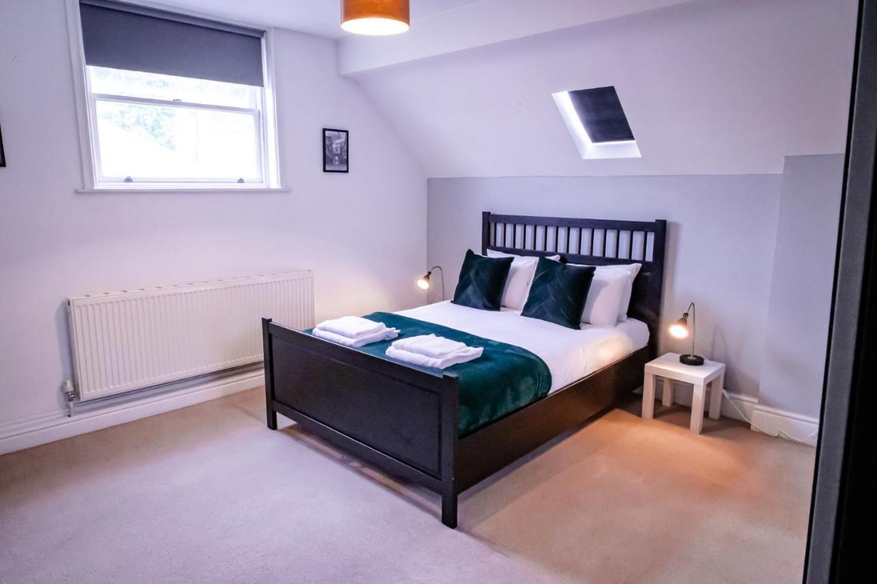Lord Street - 2 Beautiful Apartments - Sleep Up To 14 Guests - By Rework Accommodation Честер Экстерьер фото