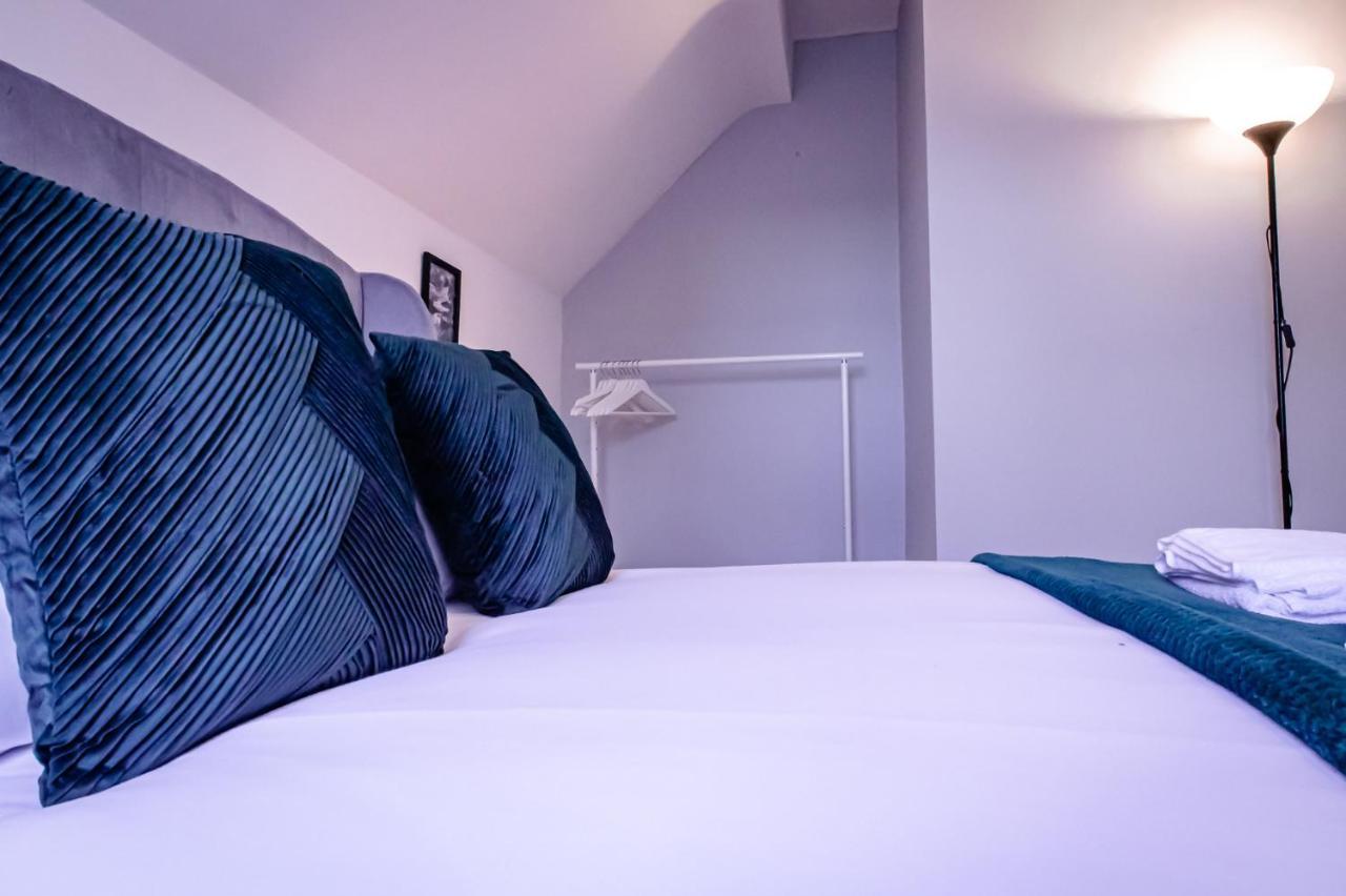 Lord Street - 2 Beautiful Apartments - Sleep Up To 14 Guests - By Rework Accommodation Честер Экстерьер фото