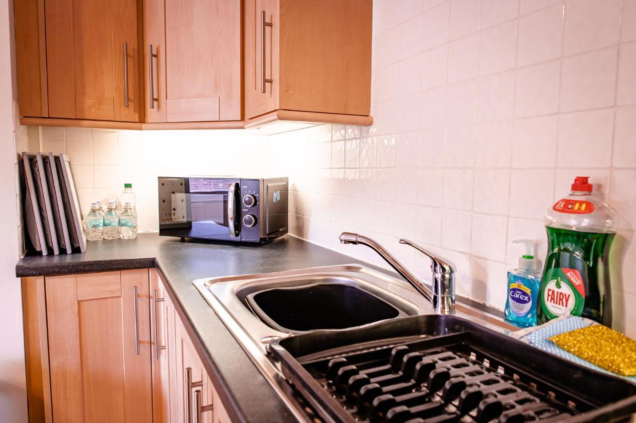 Lord Street - 2 Beautiful Apartments - Sleep Up To 14 Guests - By Rework Accommodation Честер Экстерьер фото