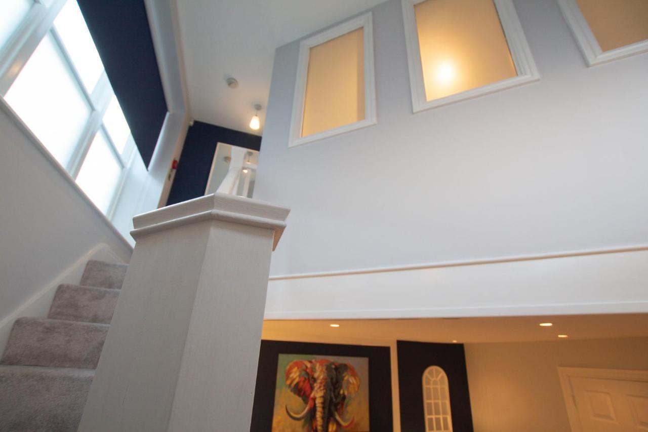 Lord Street - 2 Beautiful Apartments - Sleep Up To 14 Guests - By Rework Accommodation Честер Экстерьер фото