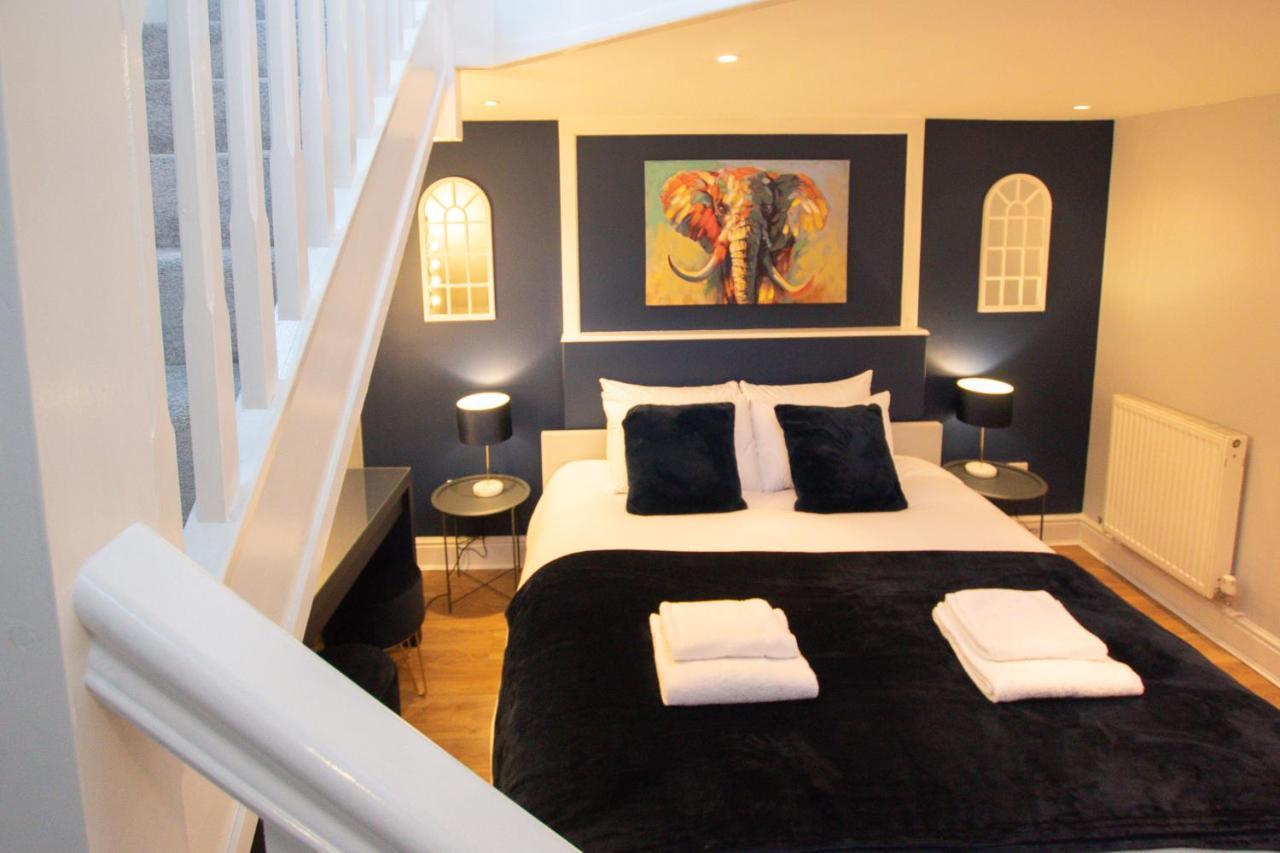 Lord Street - 2 Beautiful Apartments - Sleep Up To 14 Guests - By Rework Accommodation Честер Экстерьер фото